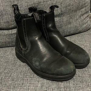 Blundstone hi top.  super loved but in excellent shape!